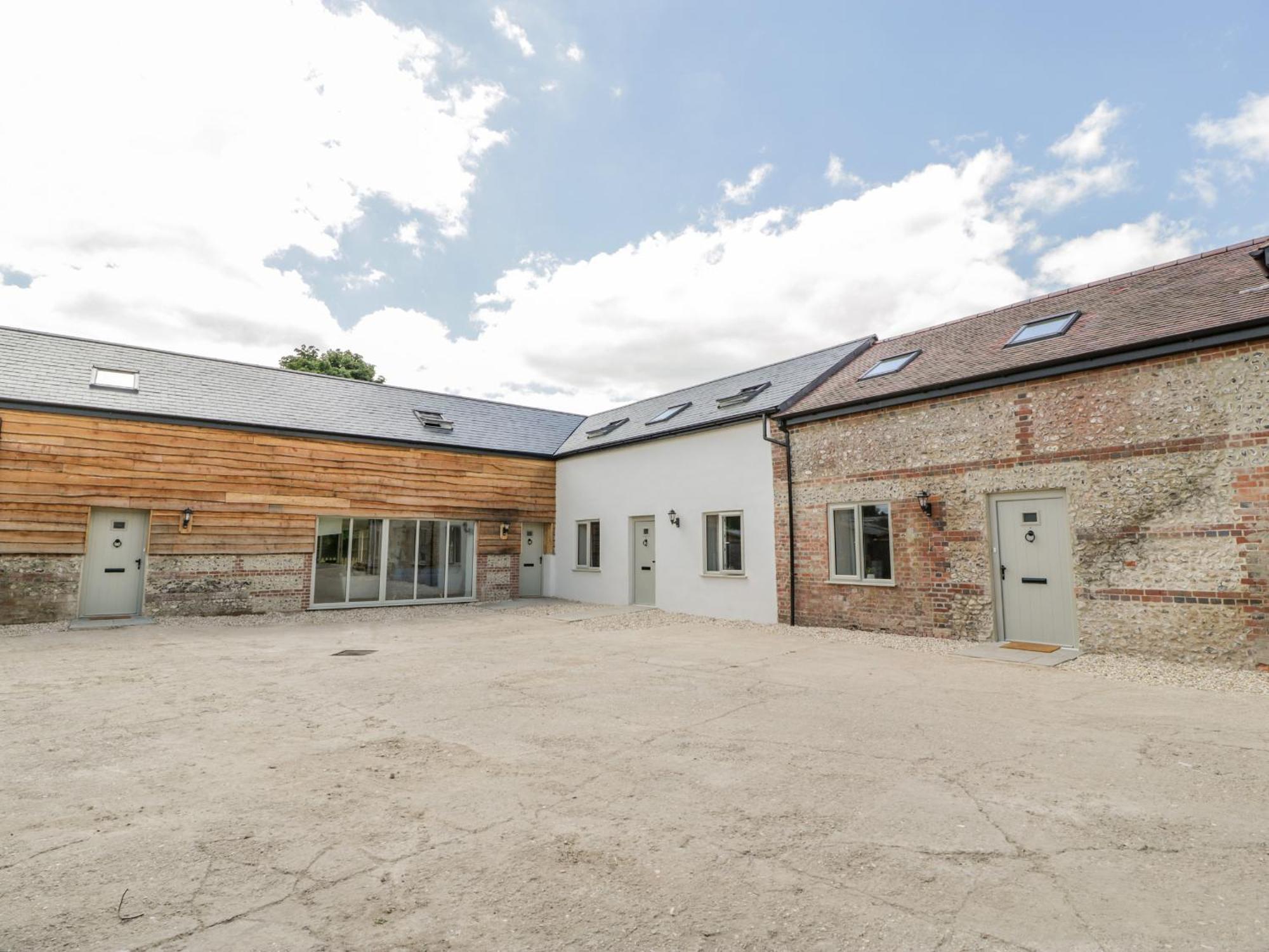 Threshing Barn Villa แบลนด์ฟอร์ดฟอรัม ภายนอก รูปภาพ